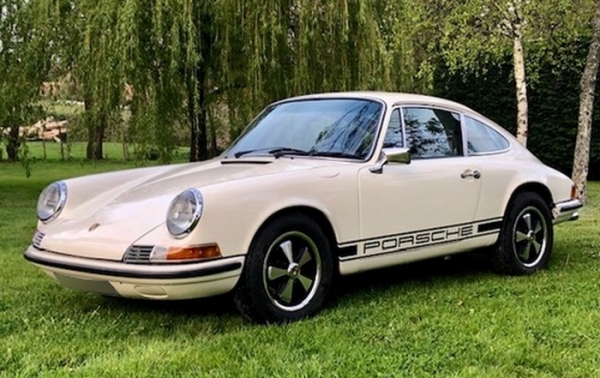 ☑ Porsche 911 2.2